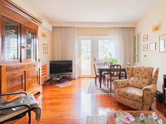 Appartamento con 5 locali in vendita in Via Eutropio, Roma