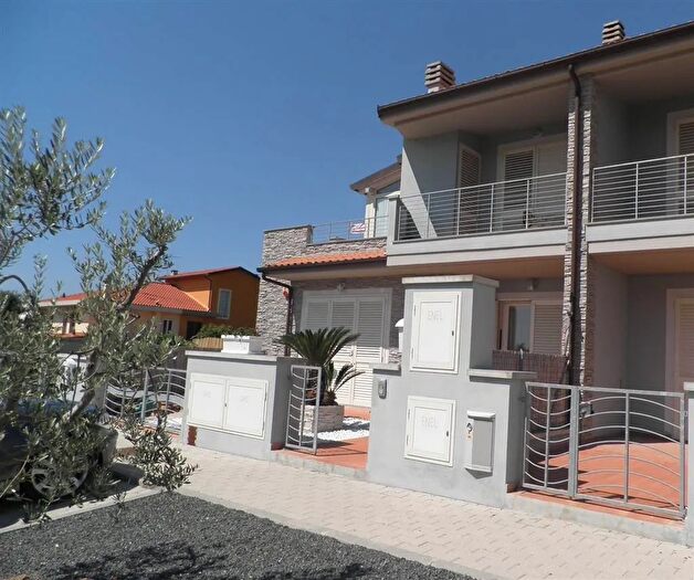 Appartamento trilocale in vendita in Montescudaio