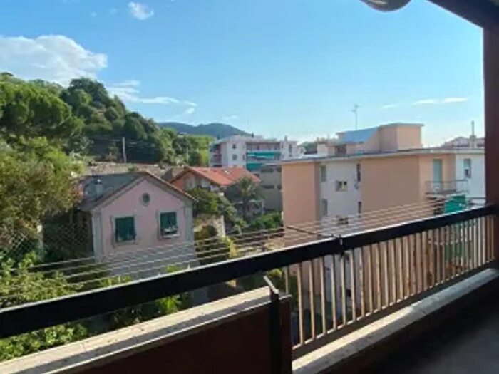 Appartamento con 6 locali in affitto in Via Giugno, Genova