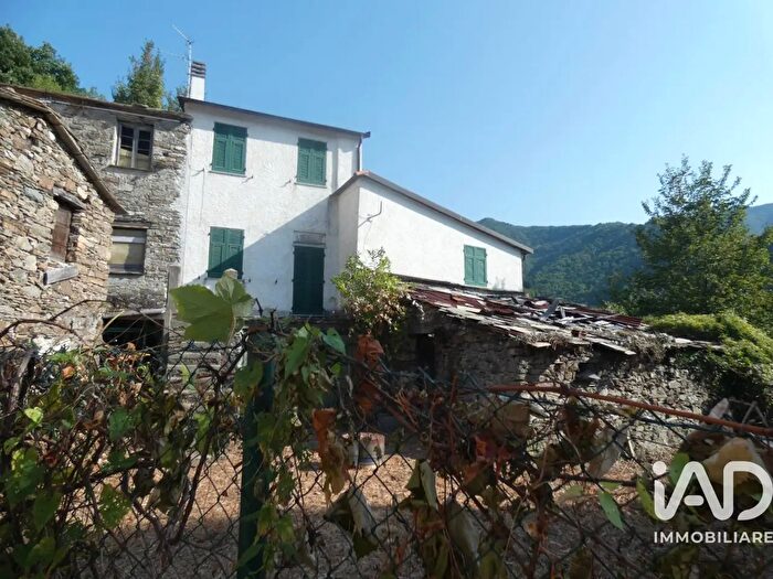 Casa con 8 locali in vendita in Via Rossarino, Lorsica