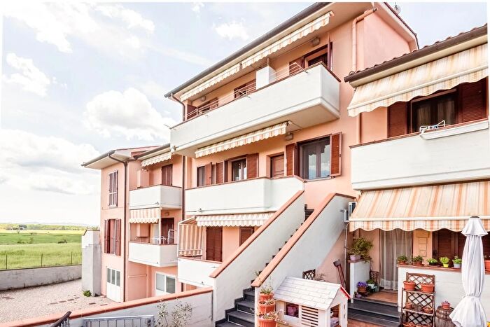 Appartamento con 5 locali in vendita in Pza Padre Ernesto Balducci Pontedera, Pontedera