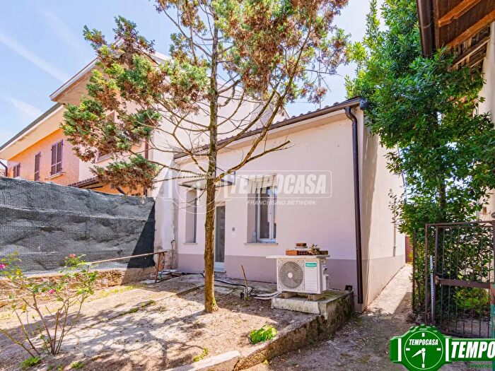 Casa con 5 locali in vendita in Via Roma, Carbonara Al Ticino