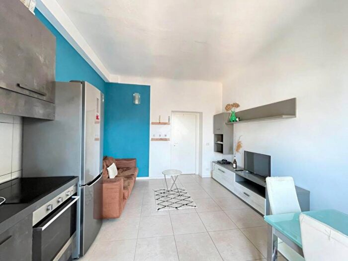 Appartamento bilocale in affitto in Via Garigliano, Isola, Milano