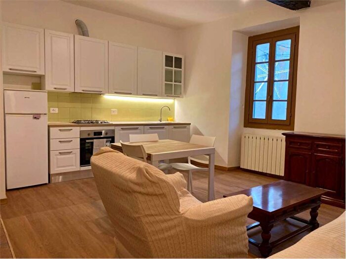 Appartamento bilocale in affitto in Via Mario Greppi, Centro, Angera