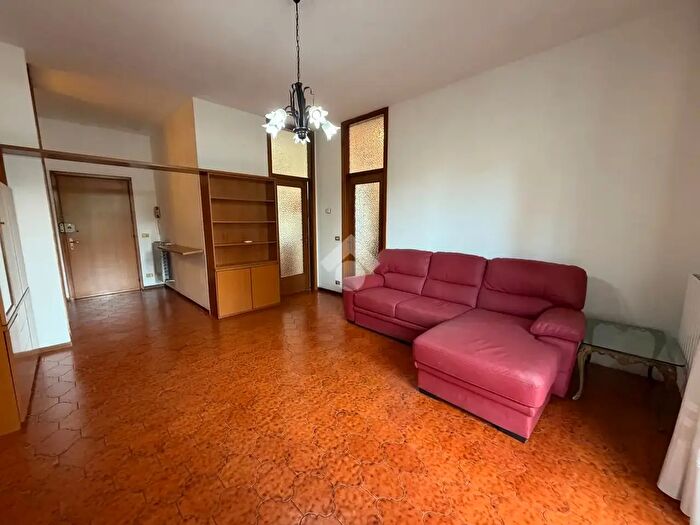 Appartamento trilocale in vendita in Via Gabriele Camozzi, Osio Sotto