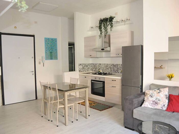 Appartamento trilocale in affitto in Via Leon Battista Alberti, Genneruxi, Cagliari