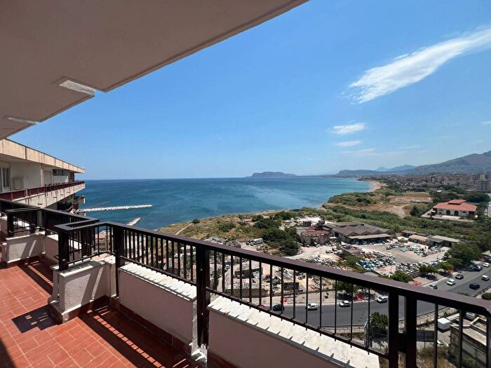 Casa con 5 locali in affitto in Via Ponte di Mare, Sant'Erasmo, Palermo