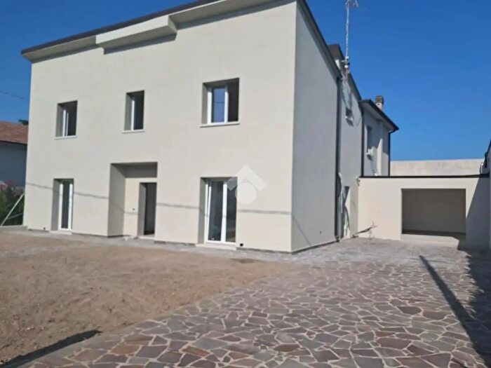 Casa con 7 locali in vendita in Via della Repubblica, Lagosanto
