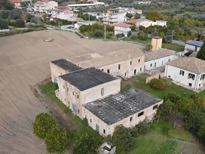 Appartamento con 10 locali in vendita in Contrada Salice, Ardore