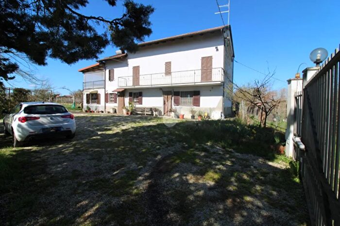 Casa con 6 locali in vendita in Regione Miragne, Rivalta Bormida