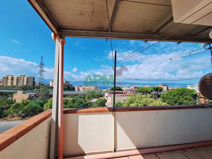 Appartamento con 5 locali in vendita in Via Cardinale Portanova, Reggio di Calabria