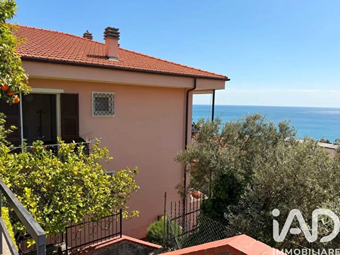 Appartamento quadrilocale in vendita in Via dei Forti di Legnino II, Finale Ligure