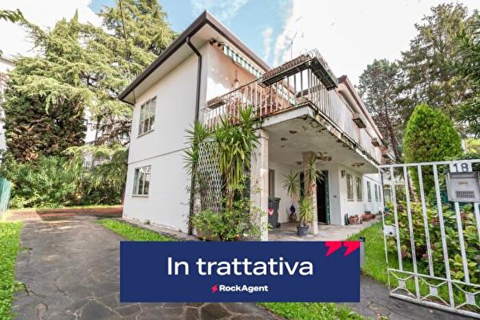 Casa con 6 locali in vendita in Via Ferdinando Lori, Padova