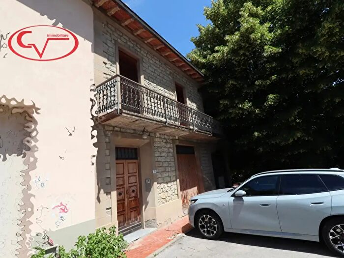 Casa con 6 locali in vendita in Via Niccolò Angeli, Bucine