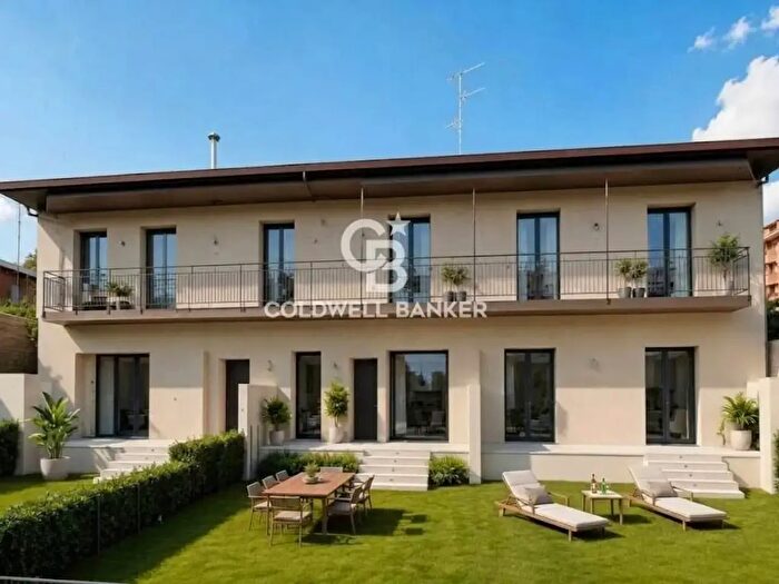 Appartamento quadrilocale in vendita in Via Metauro, Monza