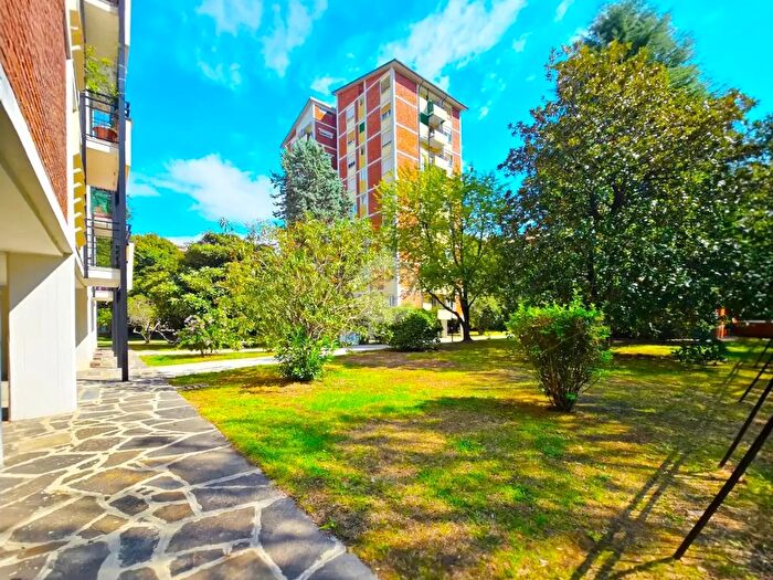 Appartamento trilocale in affitto in Viale Ca' Granda, Milano