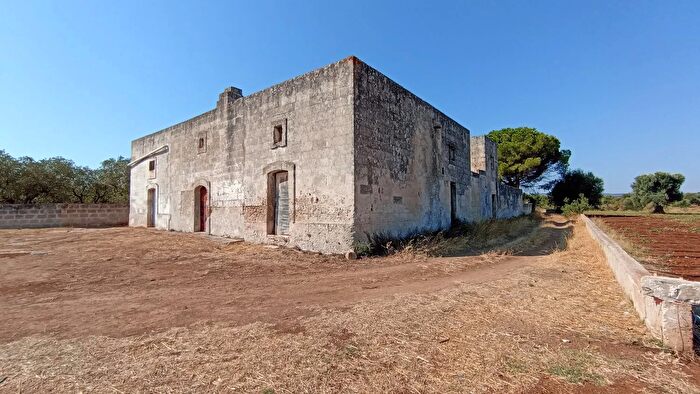 Casa con 7 locali in vendita in Fasano