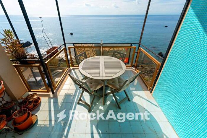 Appartamento trilocale in vendita in Via Lungomare dei Ciclopi, Aci Castello