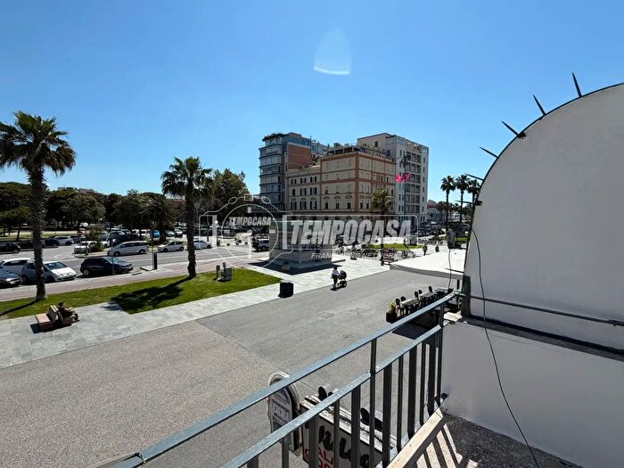 Appartamento quadrilocale in affitto in Via Gustavo Modena, Viareggio