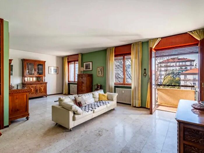 Appartamento quadrilocale in vendita in Via Berna, Milano