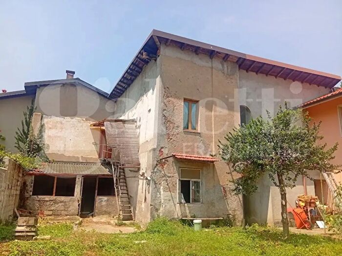 Appartamento quadrilocale in vendita in Via Manzoni, Appiano Gentile