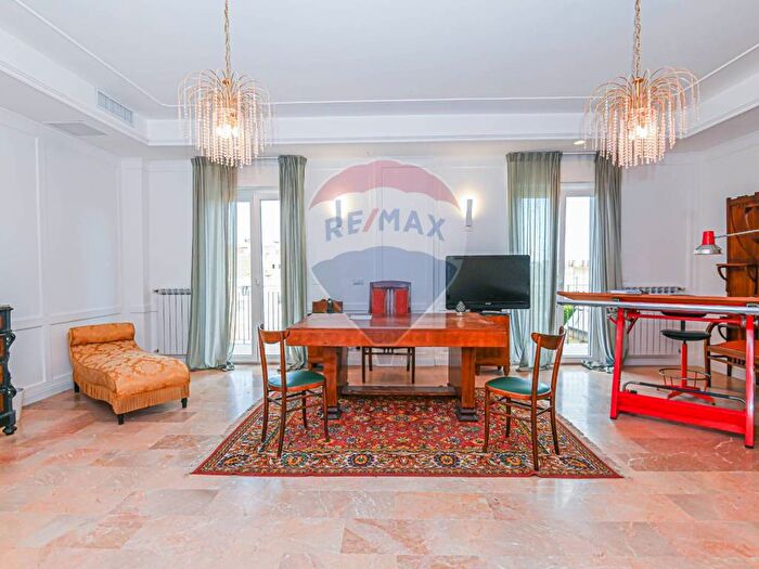 Appartamento con 6 locali in affitto in Viale Mario Milazzo, Centro, Caltagirone