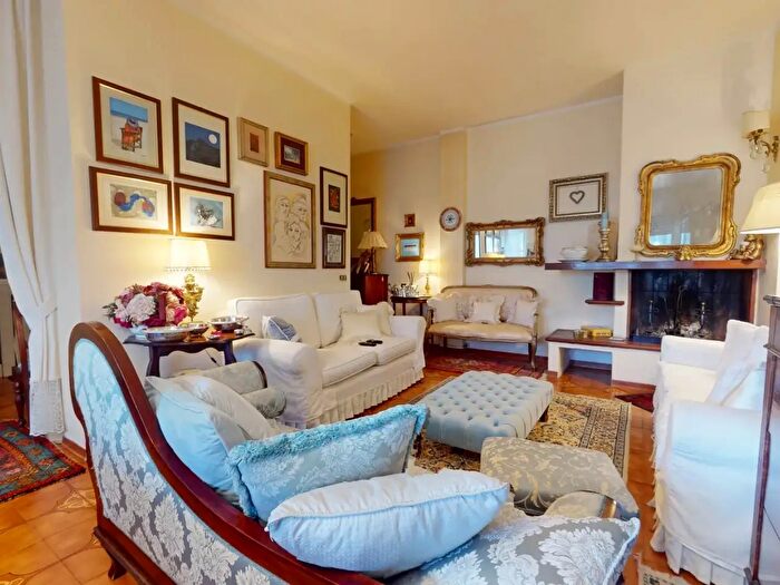 Appartamento con 6 locali in vendita in Massarosa