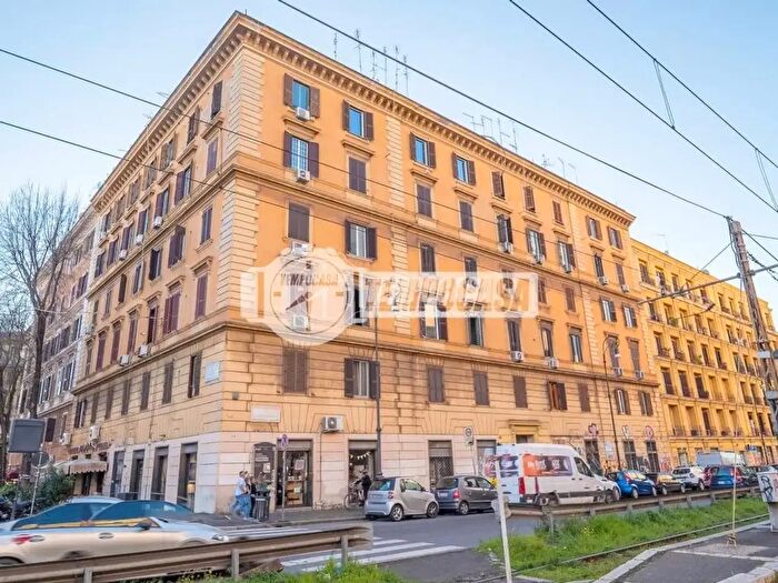 Appartamento trilocale in vendita in Roma