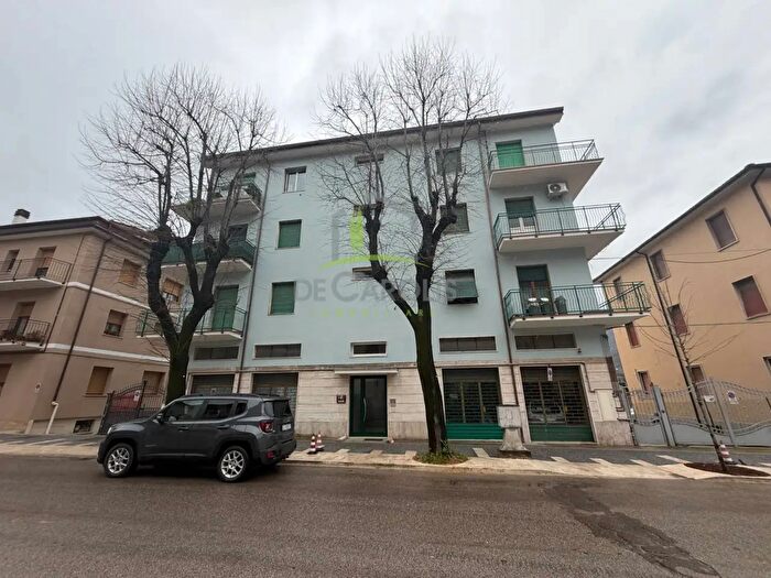 Appartamento con 5 locali in vendita in Via Zeppelle, Ascoli Piceno