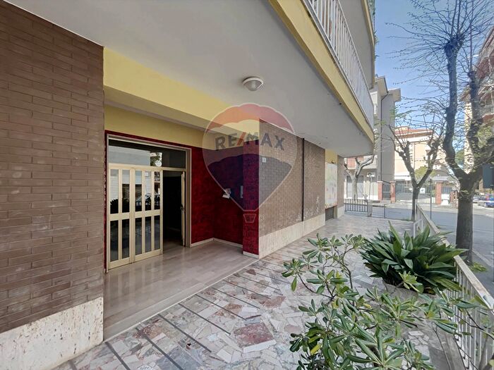 Appartamento quadrilocale in vendita in Via Adamo Giangiulio, Lanciano