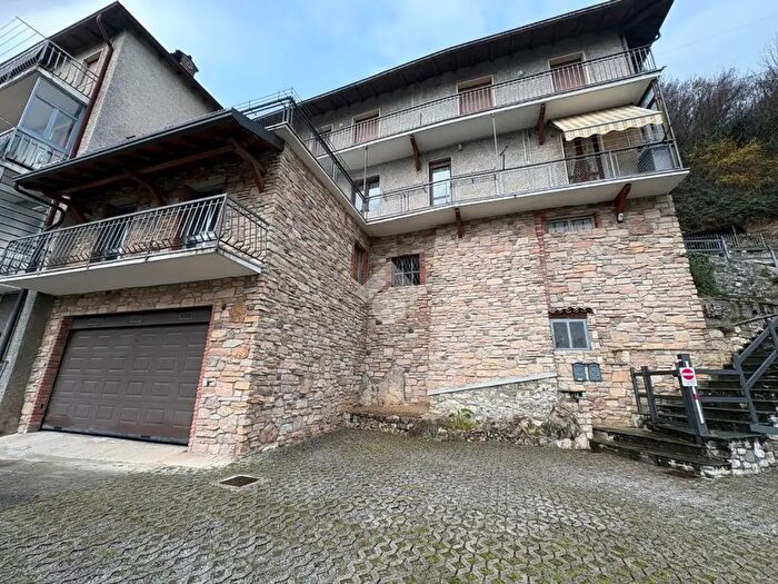 Appartamento trilocale in vendita in Via Casino Alto, Villa DAlme