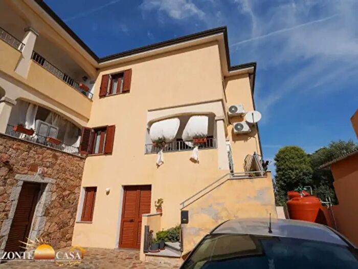 Casa con 5 locali in vendita in Via Feronia, Posada