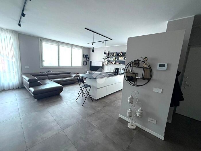 Appartamento trilocale in vendita in Via Detesalvo Lupi, Ponteranica