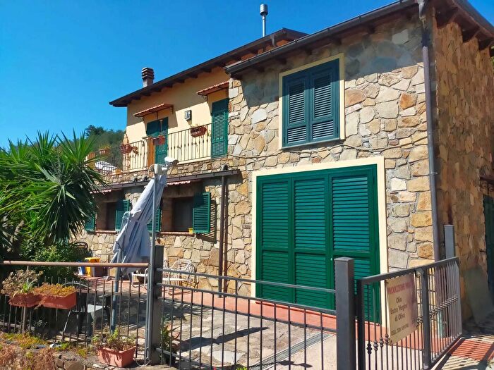 Casa con 8 locali in vendita in Strada Pompeiana, Castellaro