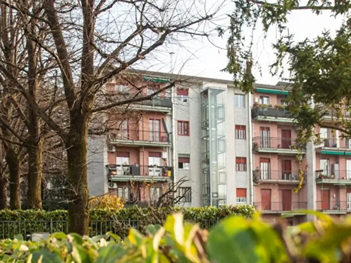 Appartamento trilocale in vendita in Via Asiago, Monza