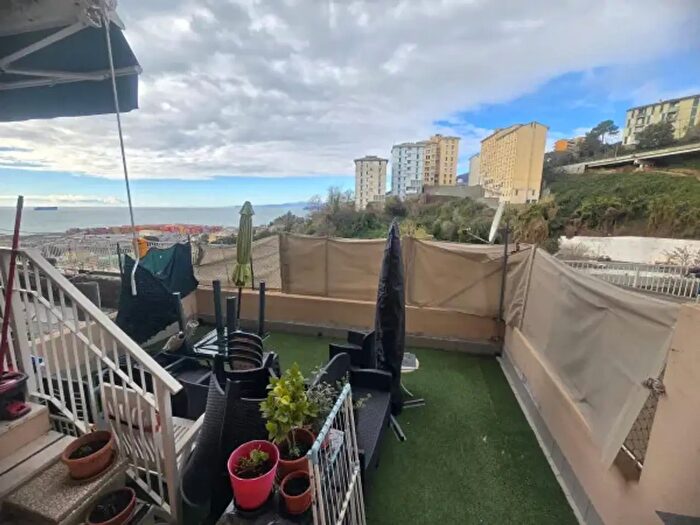 Appartamento quadrilocale in vendita in Via Evasio Montanella, Genova