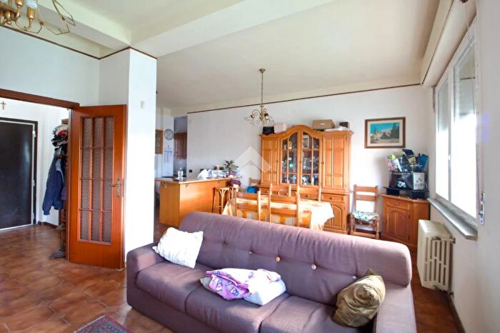 Appartamento con 5 locali in vendita in Via a della Spina, Pisa