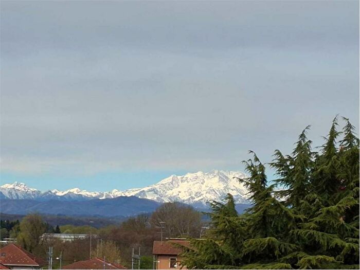 Appartamento trilocale in affitto in Piazza Mazzini xx, Centro, Sesto Calende