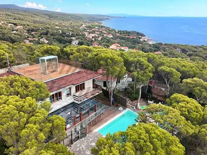 Casa con 6 locali in vendita in Via Don Italo Gambini, Livorno