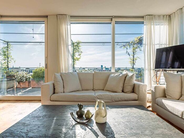 Casa quadrilocale in affitto in Via Amedeo Daosta, Città Studi, Milano