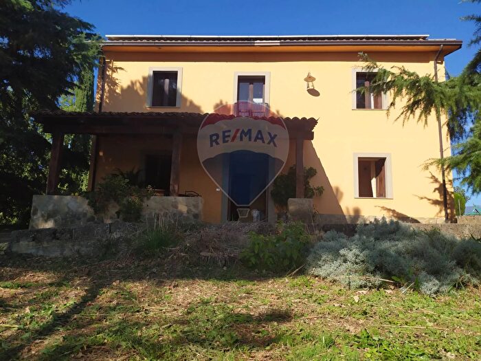 Casa con 8 locali in vendita in Mottafollone