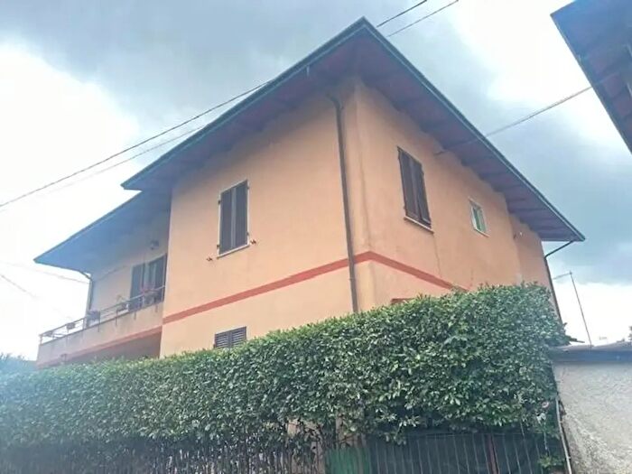 Casa con 9 locali in vendita in Ia Celia, Massa