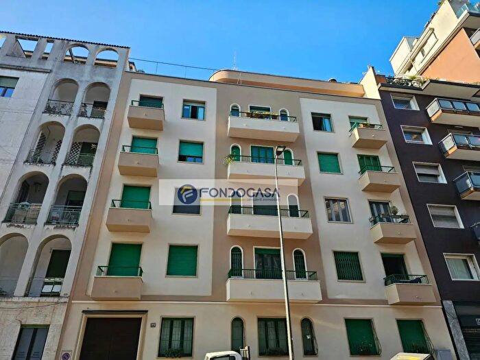 Appartamento trilocale in vendita in Via Giovanni Schiaparelli, Milano