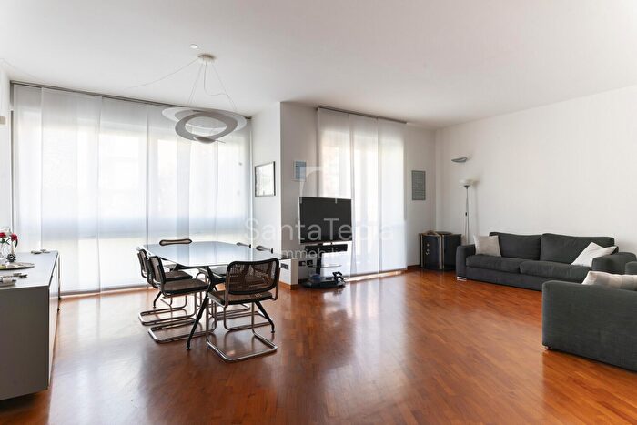 Appartamento trilocale in vendita in Via Cenisio, Milano