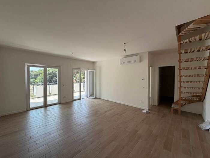 Casa quadrilocale in affitto in Via Virgilio Testa, Torresina, Roma