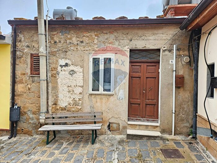 Casa trilocale in vendita in Via Alpina, Reitano