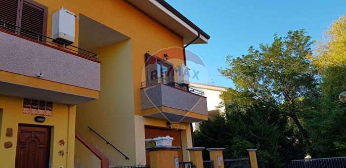 Casa con 6 locali in vendita in Via Antonella dAquino, Francavilla Al Mare