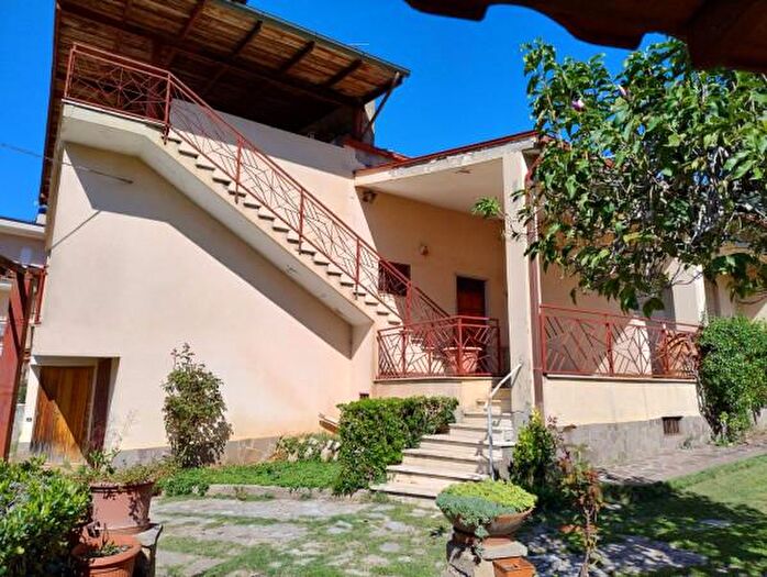 Casa quadrilocale in vendita in Via Pratarone, Cave