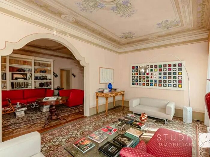 Appartamento con 6 locali in vendita in Via Camillo Benso di Cavour, Pistoia