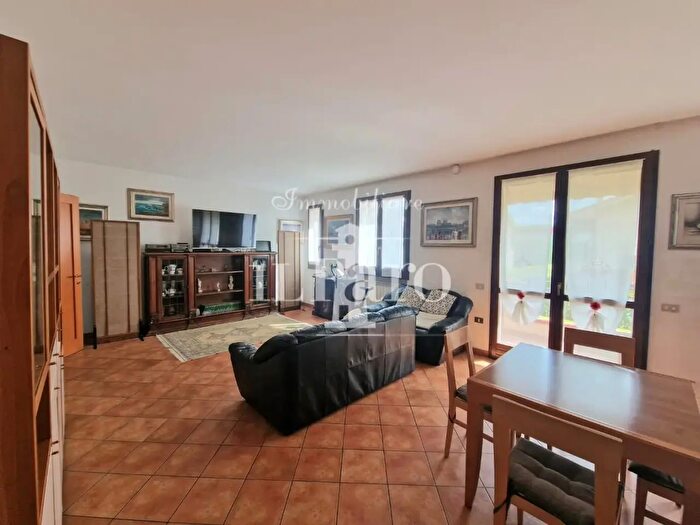 Appartamento con 5 locali in vendita in El Gelsomino, Campi Bisenzio